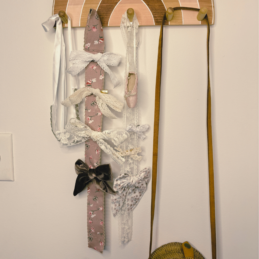 clip holder, bow clip holder, bow, baby girl, baby, gifting, baby gift.
