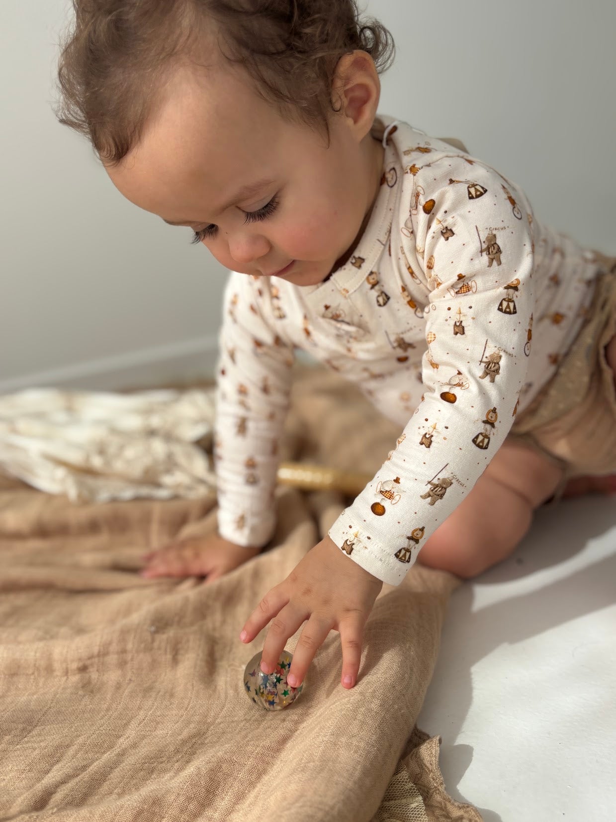 Minibelt Onsie, Circus