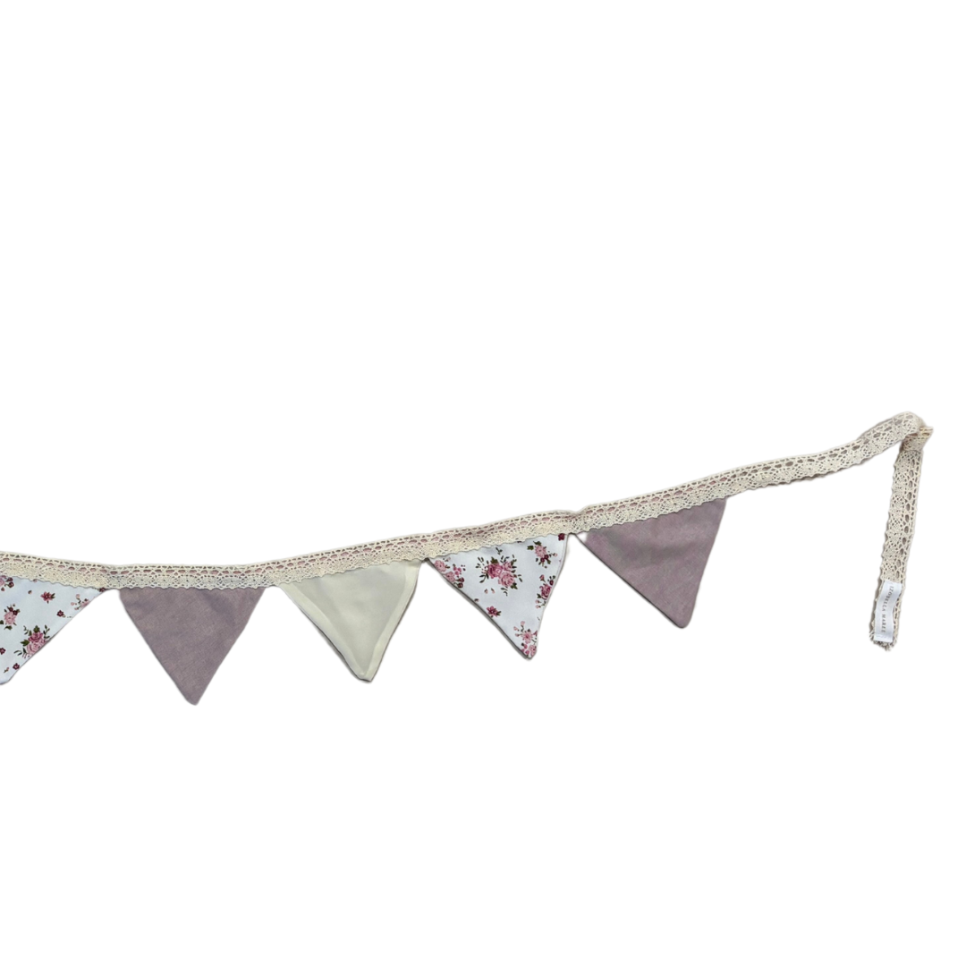 Bunting Petite, Roses