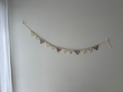 Bunting Petite, Roses