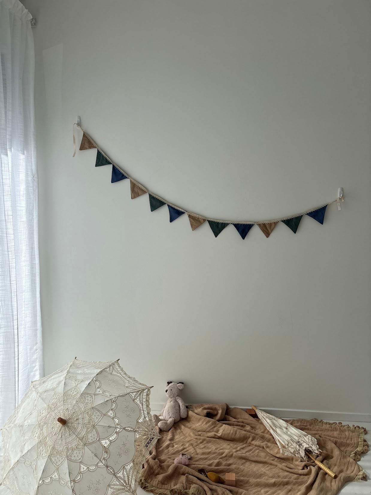 Bunting, Moody Forest