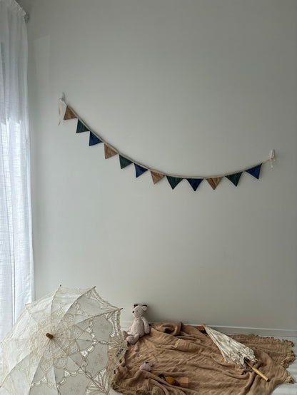 Bunting, Moody Forest